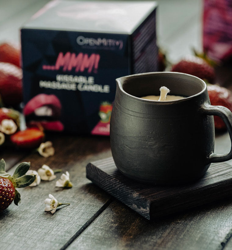 massage candle in black pottery OpenMity